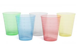 Theracaso® Medizinbecher 30 ml – stabiler Schnapsbecher, Mischbecher & Messbecher aus PP – graduiert & stapelbar – für Pflege, Labor, Party, Basteln – Made in Germany – 300 Stück